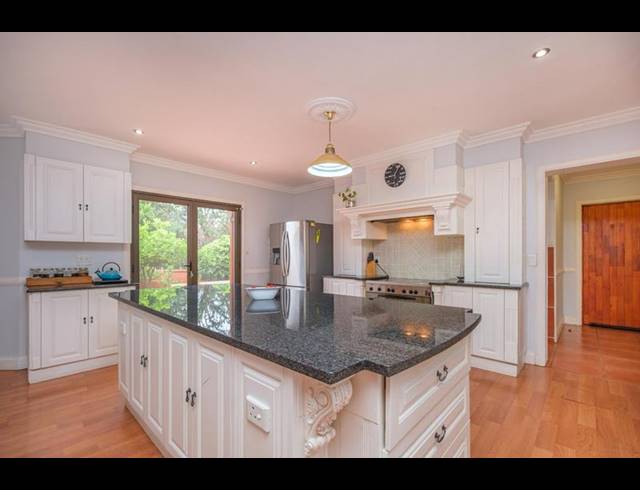 5 BEDROOM HOUSE FOR SALE IN RUIMSIG